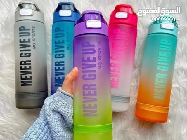 زجاجات مياه مكتوب عليها "Never Give Up" تحتوي على مؤشر لقياس الوقت مناسبة لتمارين اللياقة البدن