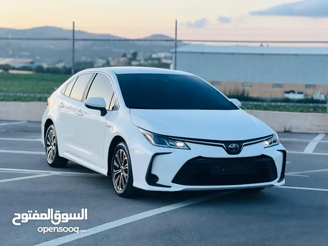 تيوتا كورولا هايبرد ترخيص 2022 فل بدون فتحة مميزة ماتور 1800cc ( بنزين + كهرباء) 170Hp
