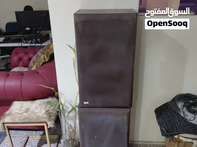 2 سماعات بحالة ممتازة جدا جدا