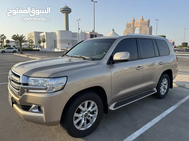 Toyota Land Cruiser 2017, V8 4.6L - 158000 KM (100% Agency Maintained with Service Contract)