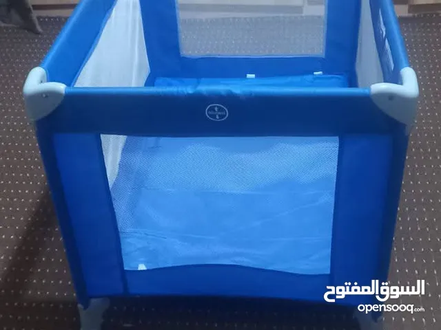 تخت بيبي لعمر 4 سنوات امريكي بحالة ممتازة للبيع بسعر 30