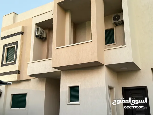 2 فلل جديدة -اقزير بالقرب من مدرسة شهداء مصراته