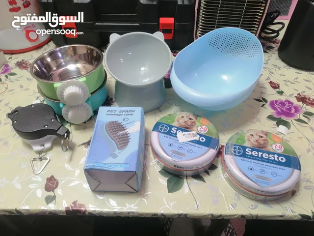 متعلقات متنوعة للقطط
