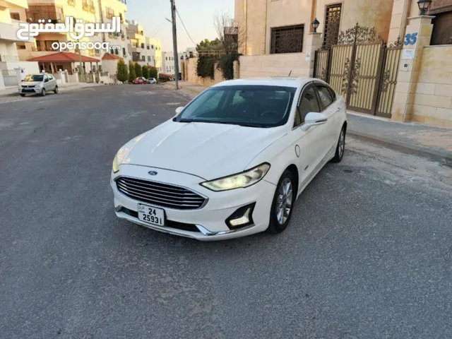 فورد فيوجن 2017 للبيع منفوضة بالكامل بحالة ممتازة