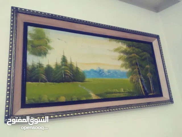 لوحات  رسم زيتي.. وتطريز