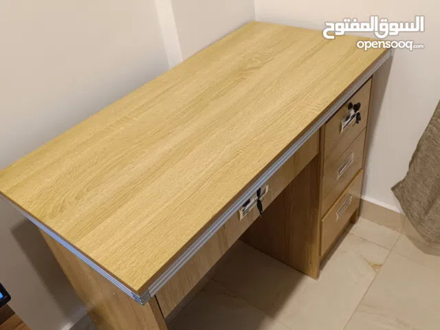 مكتب خشب جديد