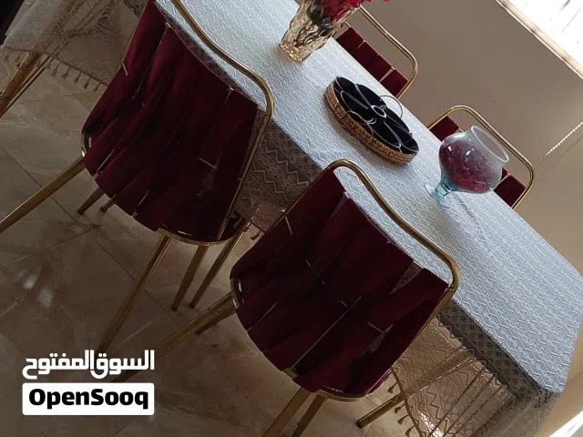 طاولة سفرة 6 كراسي لون خمري والطاولة خشبي