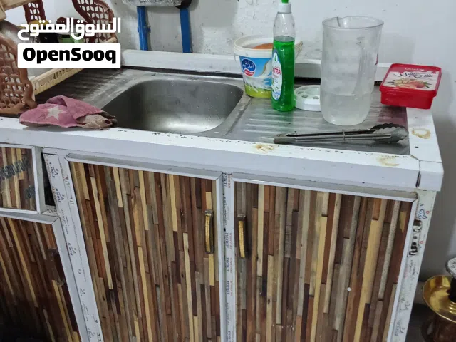 اثاث منزل مستعمل للبيع..ثلاجه وطباخ و كاونتر وسنك 3 ابواب و سبلت توسوت و بلازمه دنكاا حجم 32 و كراسي