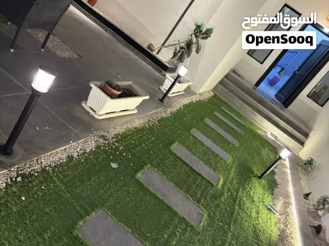 من المالك مباشرة بدون وسيط فيلا جاهزة بالتكييف راقية في منطقة راقية (للبيع) بالقرب من مسقط مول