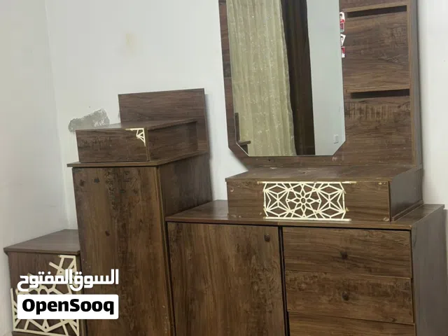 غرفتين نوم  غرف نوم مفرد واسره للتواصل برقم الي بالوصف للناوي مابقصر