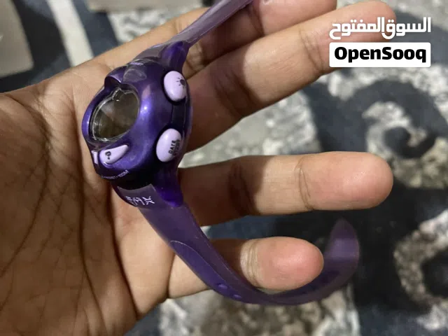 الساعة الموجودة في الصورة هي ساعة Timex "Mystery Answer" الرقمية النادرة صدرت في التسعينات