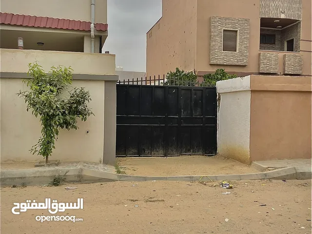 160 m2 4 Bedrooms Townhouse for Sale in Tripoli Ain Zara