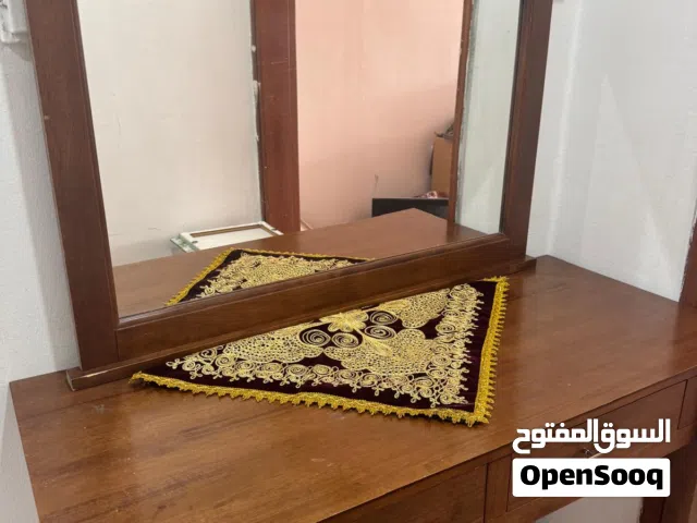 مكتب مع مرايه