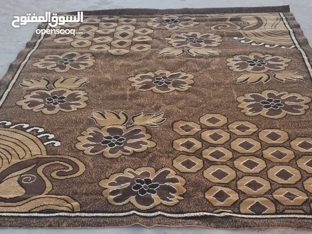 سجادة لون بني قياس 2*2.5 كما هو موضح في الصورة