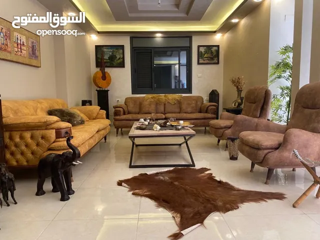 ،شقه للبيع في منطقه اردنا رام الله مساحه الشقه 340متر tغرف نومo