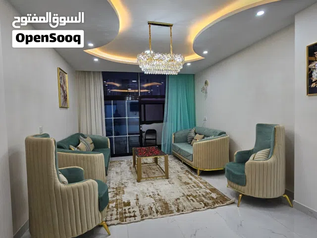 افخر وارقاء شقة مفروشة للايجار في العاصمة صنعاء اثاث ملكي وفاخر وجديد واول ساكن واطلالة على حدة كامل