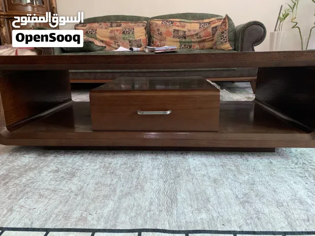 طاوله أنيقه جداً