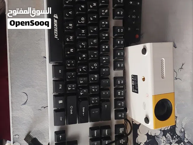 كيبورد مضيء وبروجكتر