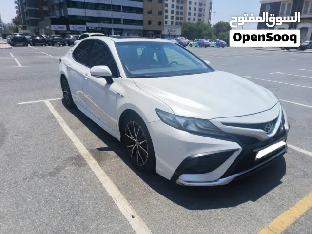 Camry 2021 Sports 3.5 White. Red interior.