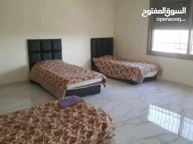 4 تخوت مع فرشات شبه جديد