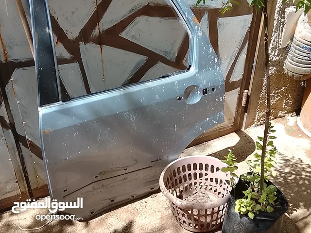 باب هوندا crv 1 جيب موديل 2004 مضروب للبيع