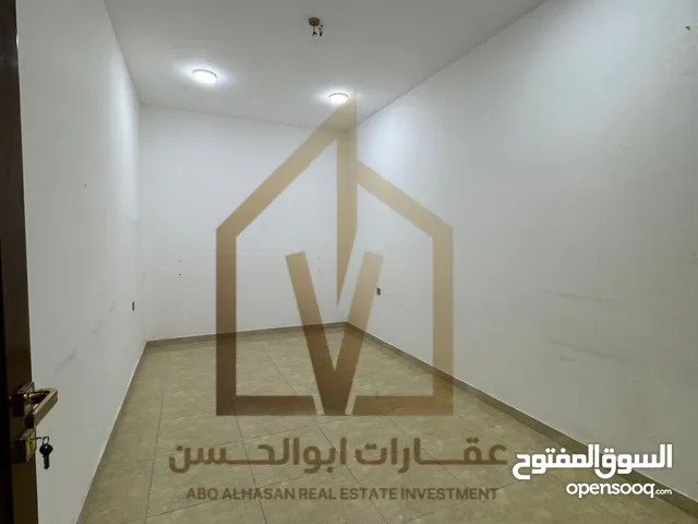 130 m2 3 Bedrooms Townhouse for Rent in Basra Other