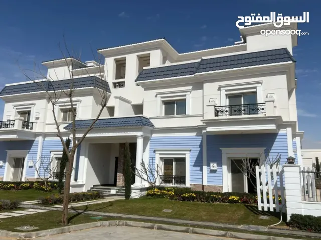فيلا 250م بمنطقة حيوية وعايشة - استلام فورى ماونتن فيو Grand Valleys - العاصمة الإدارية الجديدة