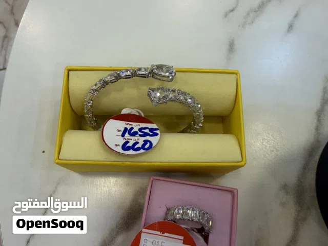 اسوارة وخاتم شوارفسكي من قطر للبيع
