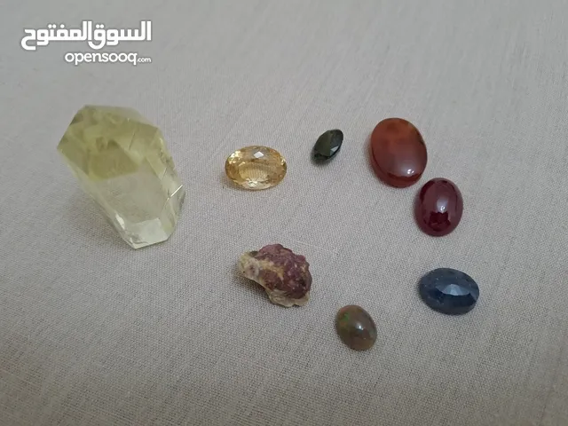 مجموعة متنوعة من الأحجار الكريمة