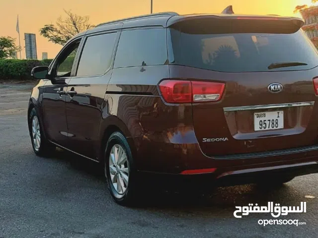 Used Kia Sedona in Dubai