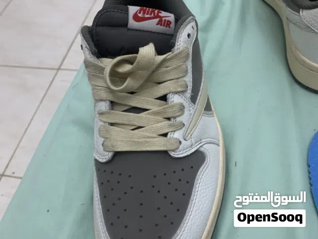 Jordan 1 low travis Scott