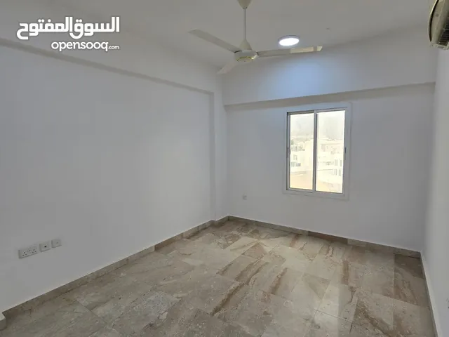 للإيجار بالأنصب غرفتين و مجلس مغلق و حمامين و مطبخ و مخزن و غرفه غسيل