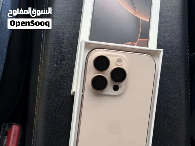 الشرق الأوسط ايفون 16برو مع سماعات ايربود 3