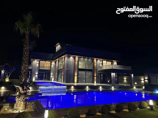 فيلا خاصة بمسبح وحديقة عضوية في أرقى مجمع فلل