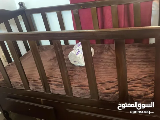 سرير خشب للبيع