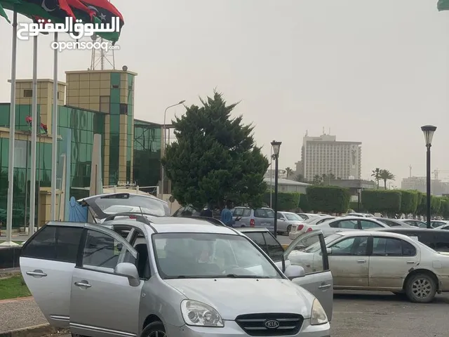 Used Kia Carens in Tripoli