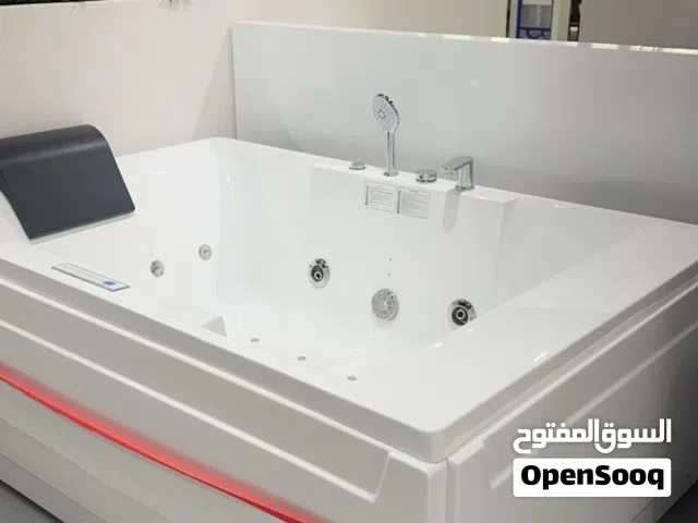 جاكوزي جديد لم يتم استخدامه ابداً سبب البيع مقاسه اكبر من المساحه التي لدي الجاكوزي من الدانوب