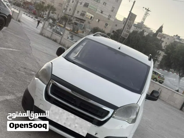 2018 بيجو بارتنر Standard