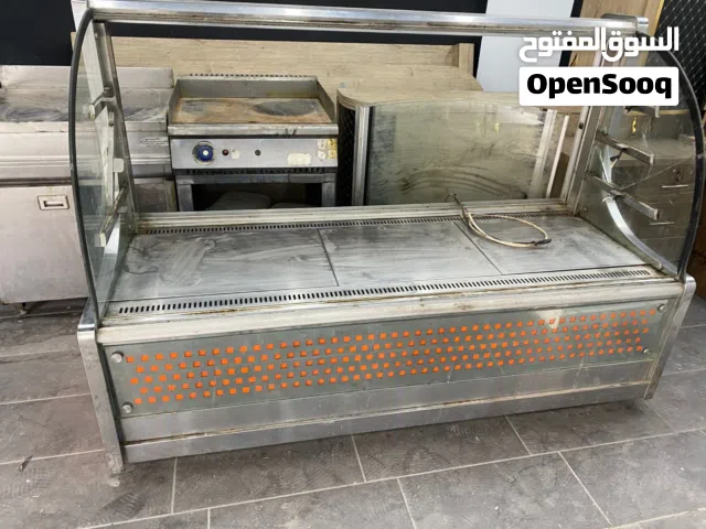 للبيع ثلاجه فواكه لمحلات العصير او الكيك  بحاله جيده جدا استخدامها بسيط اغراضها كامله