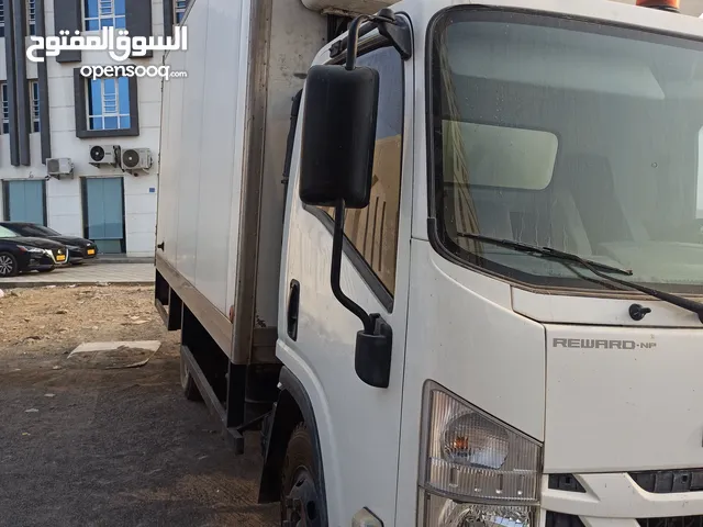 ايسوزو براد للأيجار اليومي مع السائق