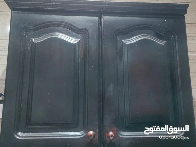 مطبخ قطعه تحت تقريبا مترين فعرض 50سم وقطعه مطبقيه خشب زمان التقيل المحمل خشب بجد نضيف مستحيل تلاقيه
