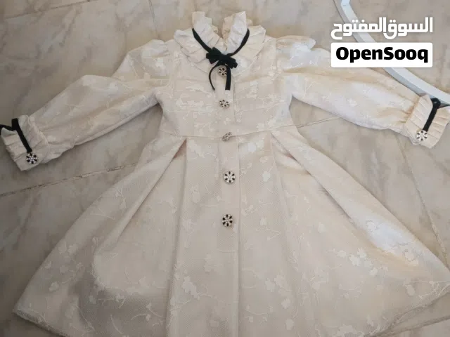 فساتين عدد 2 واحد لعمر 4 و واحد لعمر 5 سنين