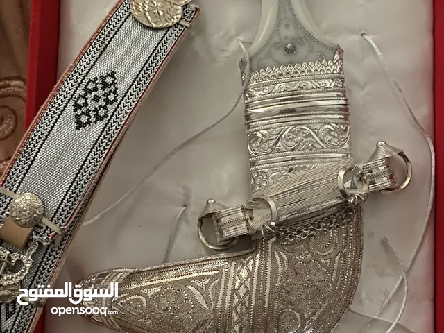 خنجر للبيع او البدل بما يناسب قياس 6