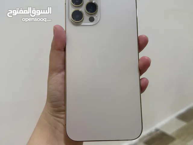 ايفون 12 بروماكس للبيع الجهاز كلش كلش محافظ علية ومابي اي شي مبدل كله اصلي وسعره بي مجال ووياه كفرات