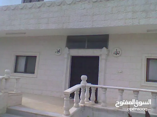 110 m2 4 Bedrooms Townhouse for Sale in Salt Al Balqa'