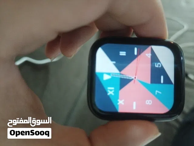 ساعه جديده ونظيفه زائد ملحقات شاحن وسيار جديد لون اسود