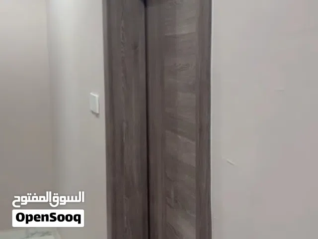 شقه للايجار الشهري ول أسبوعي غرفه وحمام الخوض السادسة اليجار شامل مايه وكهرباء واي فاي