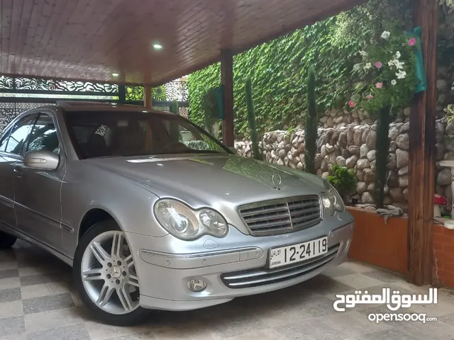 مرسيدس2007 فحص كامل فل كامل  
فتحه 
حساسة خلفي 
حساسة امامي
بردي خلفيه
مصابيح زينون
كرسي  جلد 
بخخ ا