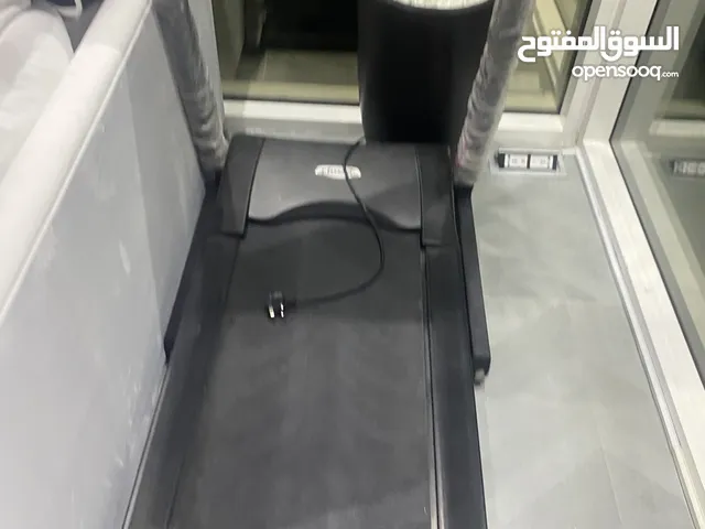 Treadmill waking with incline manuall