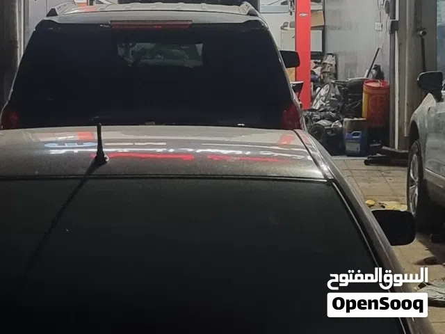 ورشة في معبيلة الصناعية شارع رقم 8 للبيع بكامل معداتها جاهزة للعمل تحوي قطع غيار كاميرات مراقبة مكيف